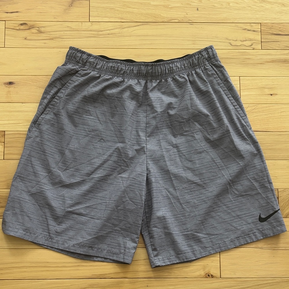 Nike Men's Black and Gray Athletic Shorts